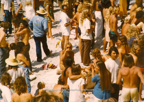 Straw hats in the crowd