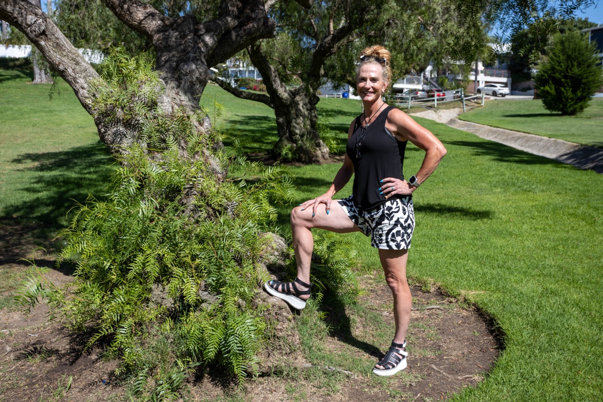 Denise Mueller standing beside the pepper tree at Glenn Park